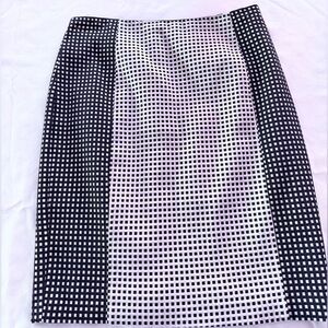 Preowned Bebe Women’s Black & White Grid Pencil Skirt Lined Back Zipper Size 8